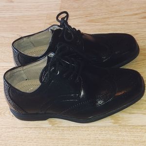 Florsheim Black size 12 todd boy dress shoes. New no tags, never worn. very nice